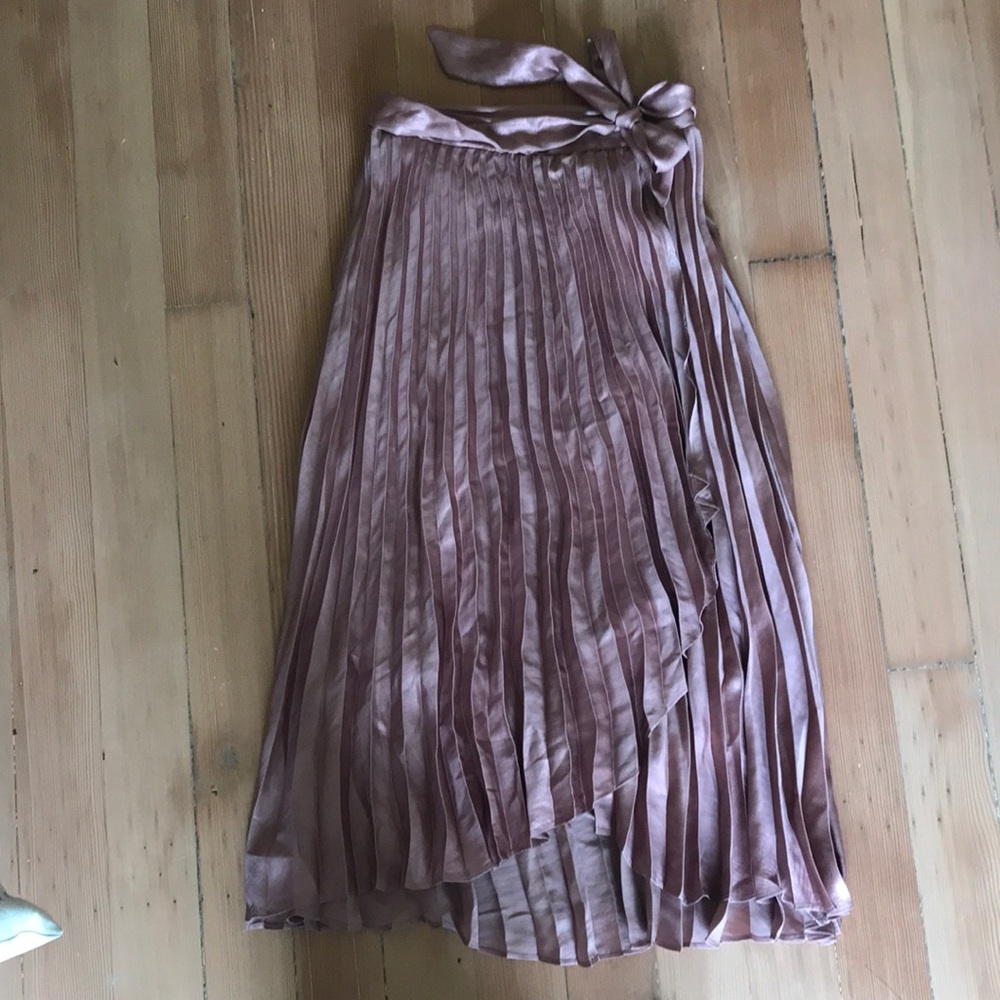 Dusty pink ruffled skirt